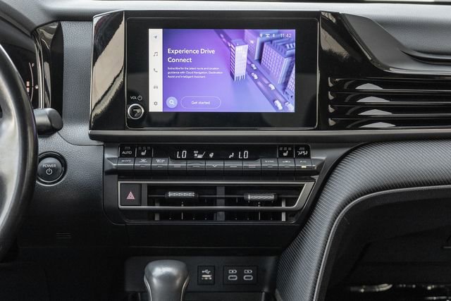 Used 2025 Toyota Camry SE w/ Convenience Package image 9