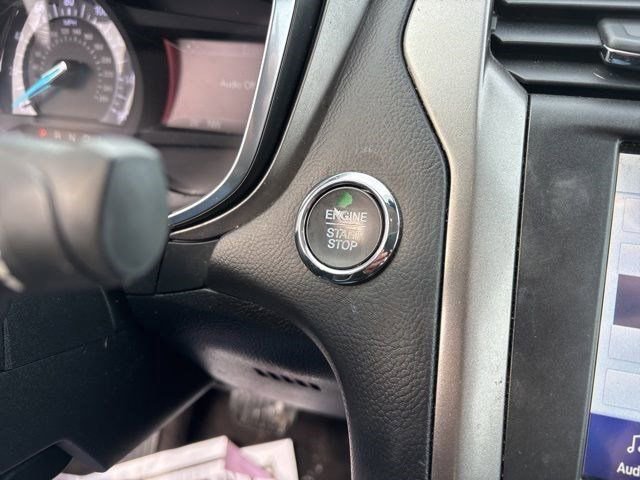 Used 2020 Ford Fusion SE image 20