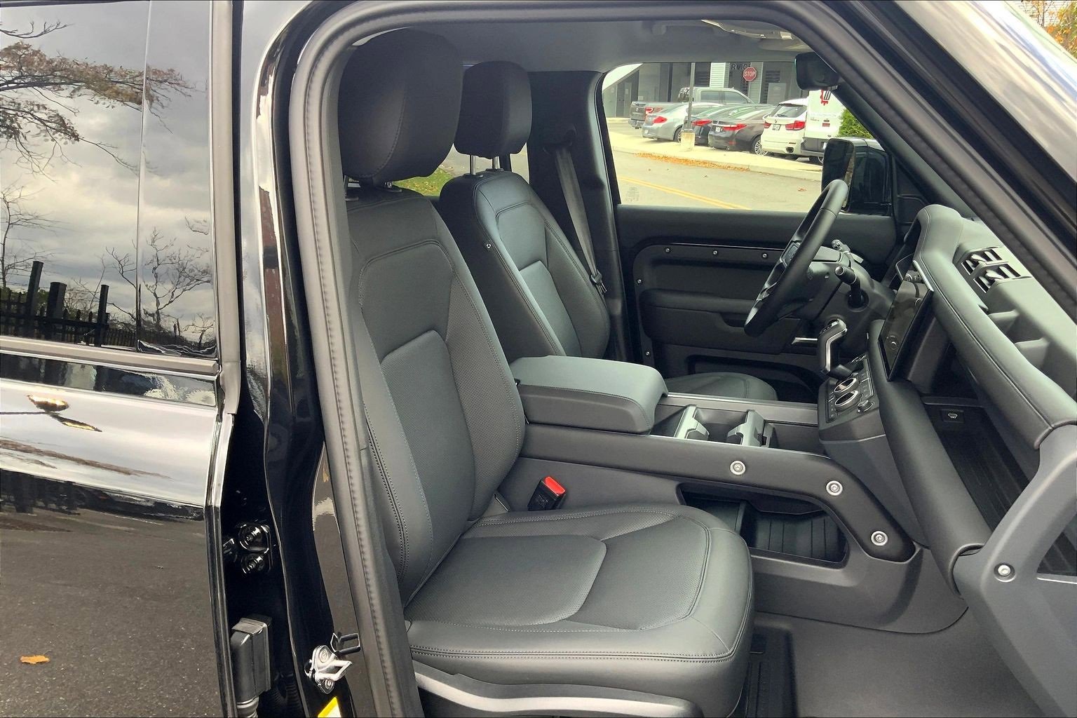 Used 2025 Land Rover Defender 110 S image 8