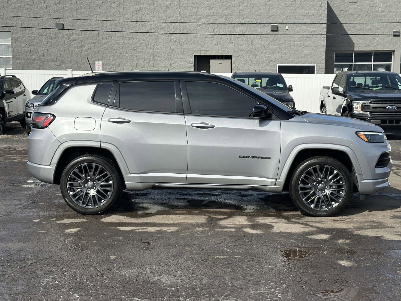 Used 2023 Jeep Compass High Altitude image 2