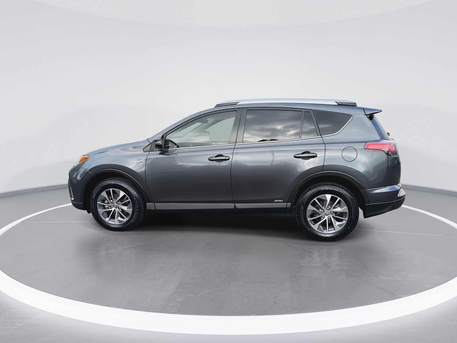 Certified 2018 Toyota RAV4 XLE w/ Carpet Mat Package AWD/4WD image 5