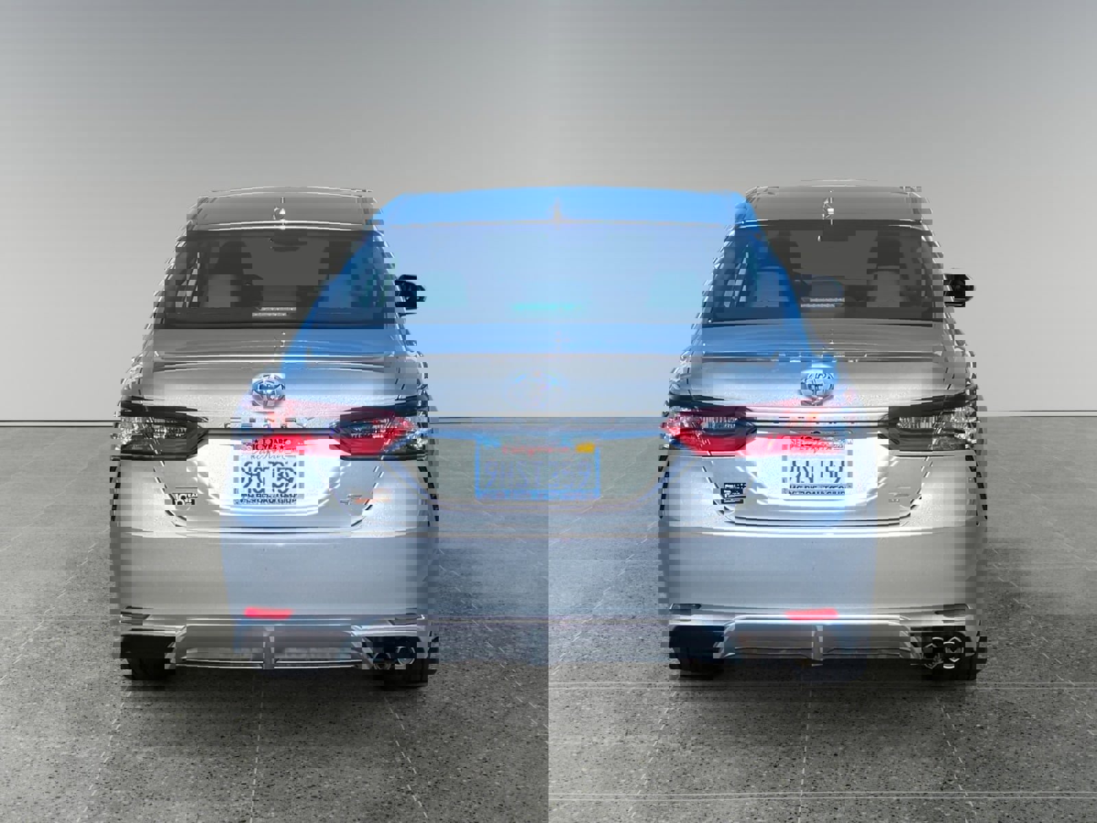 Used 2024 Toyota Camry SE image 4