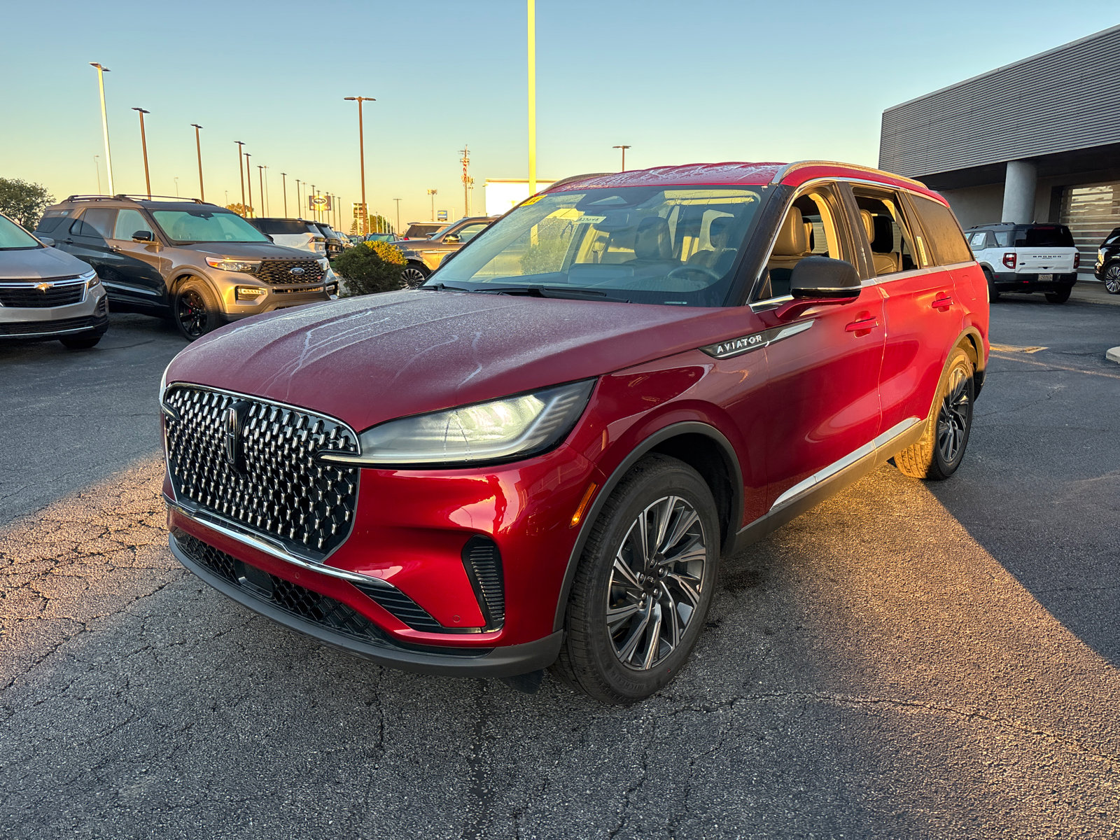 New 2027 Lincoln Aviator AWD image 3