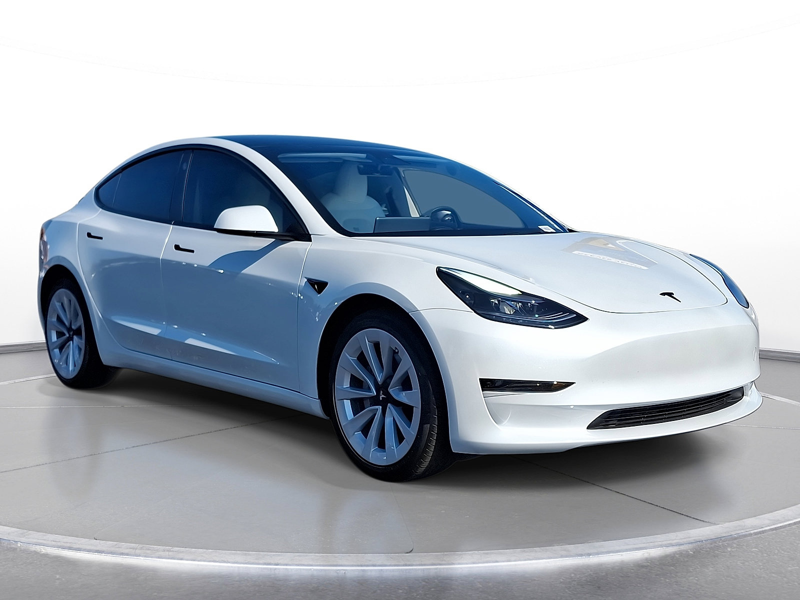 Used 2023 Tesla Model 3 Standard Range image 1