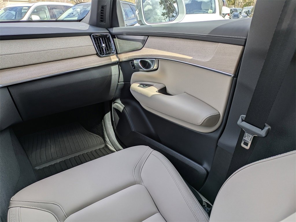 Certified 2026 Volvo XC90 B6 Plus w/ Protection Package Premier image 23