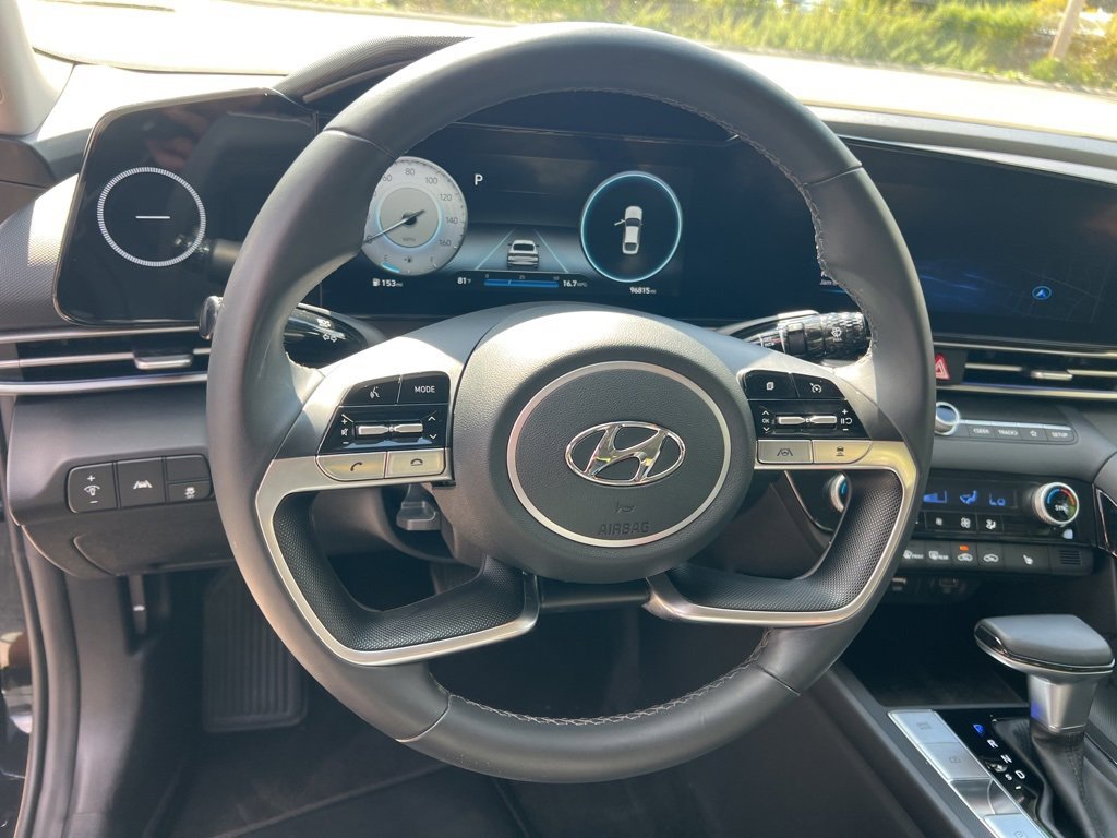 Used 2022 Hyundai Elantra Limited image 13