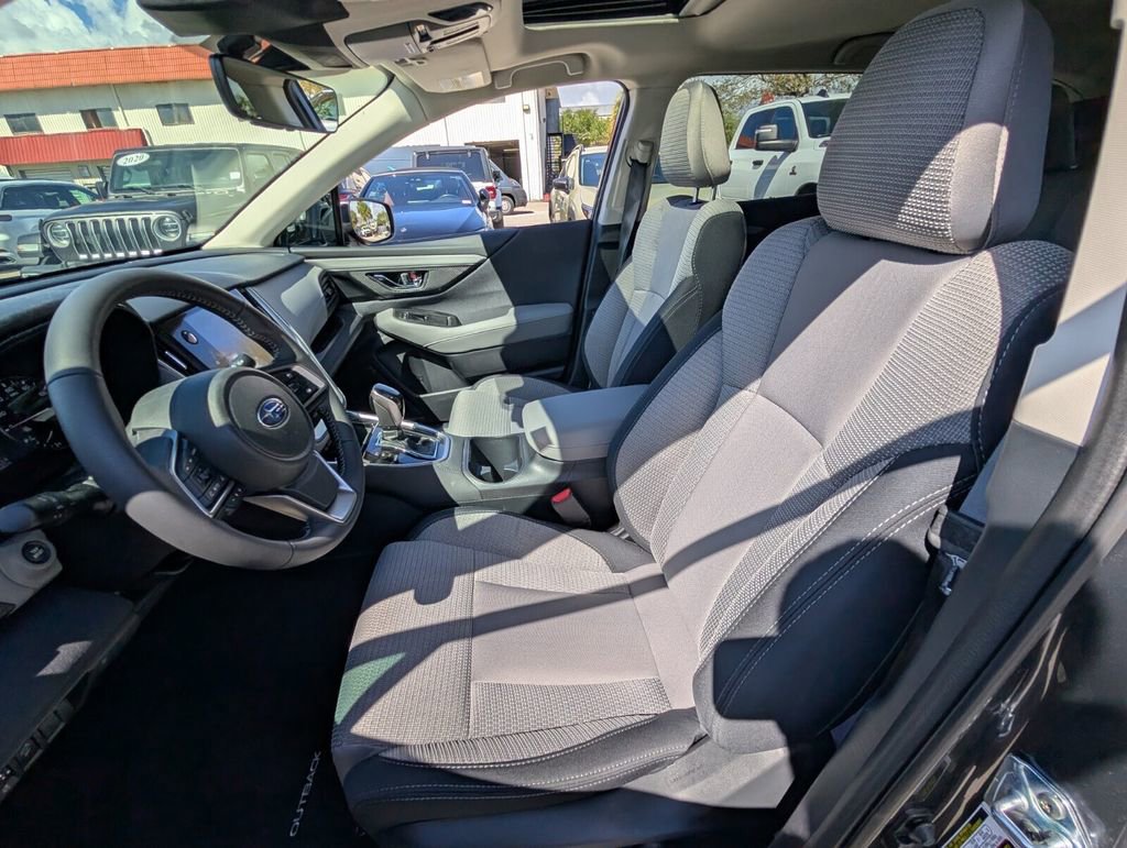 Used 2025 Subaru Outback Premium image 10