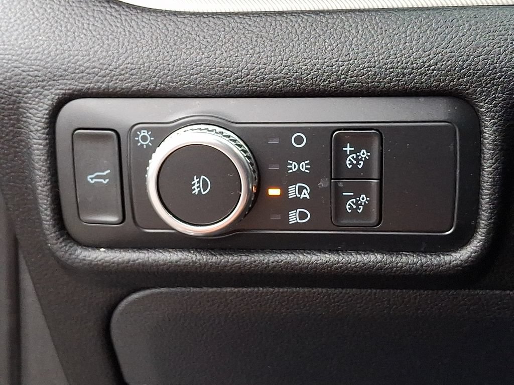 Used 2022 Ford Explorer XLT w/ Equipment Group 202A AWD/4WD image 23