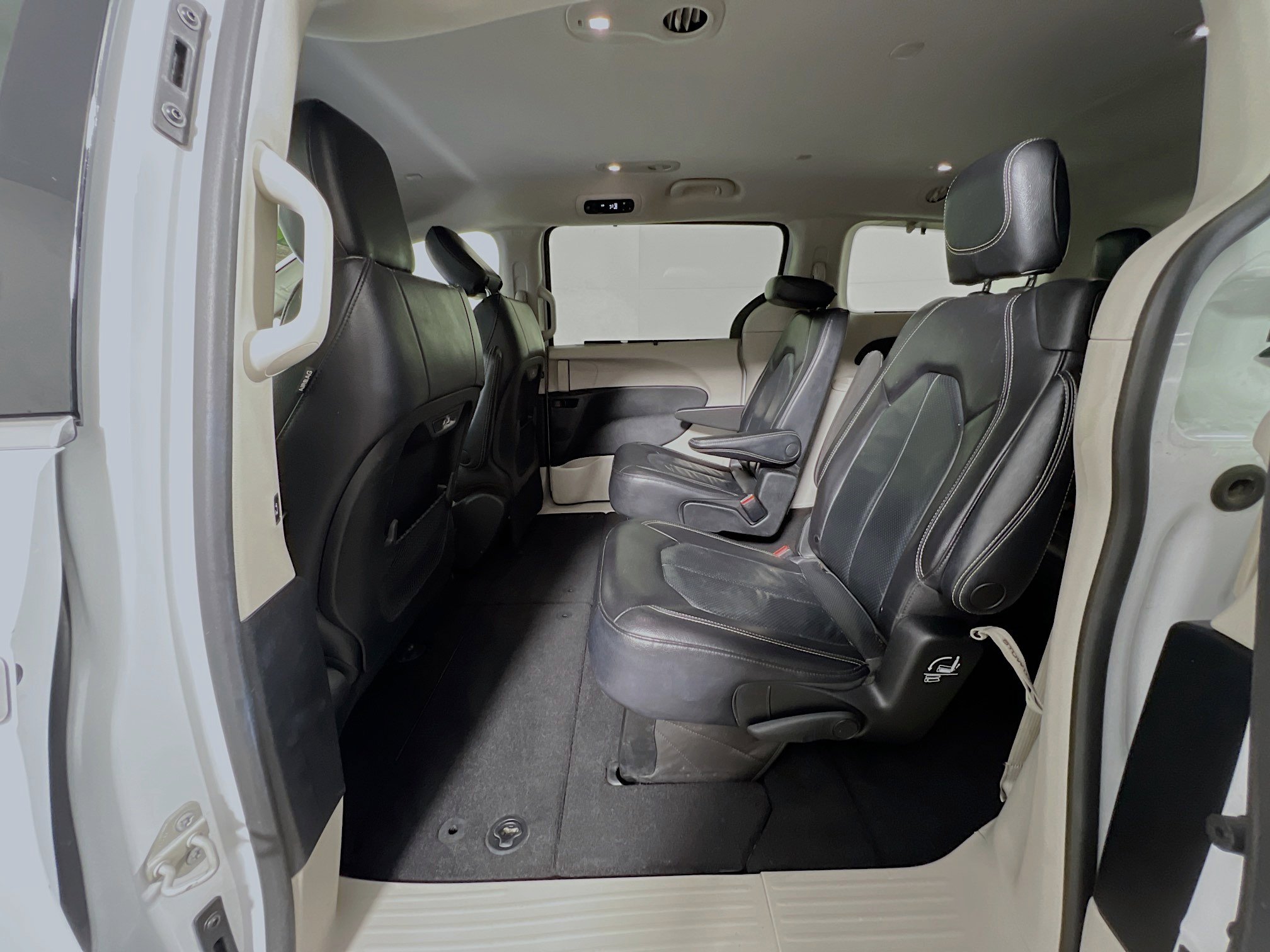 Used 2022 Chrysler Pacifica Touring-L image 29