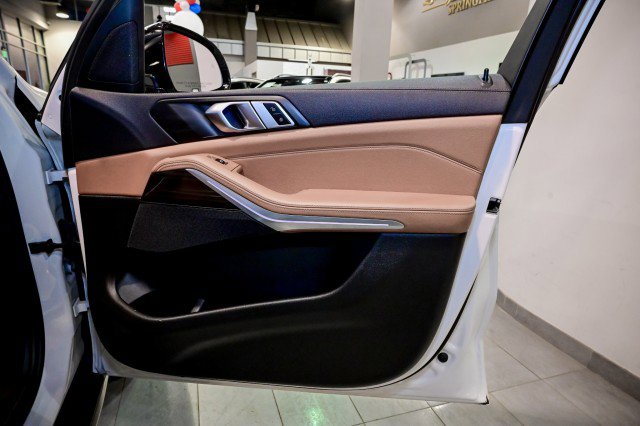 Used 2022 BMW X5 xDrive40i w/ Premium Package AWD/4WD image 26