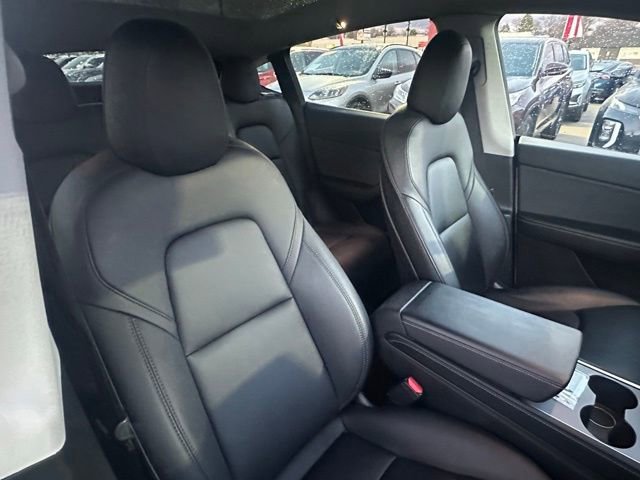 Used 2022 Tesla Model Y Long Range image 23