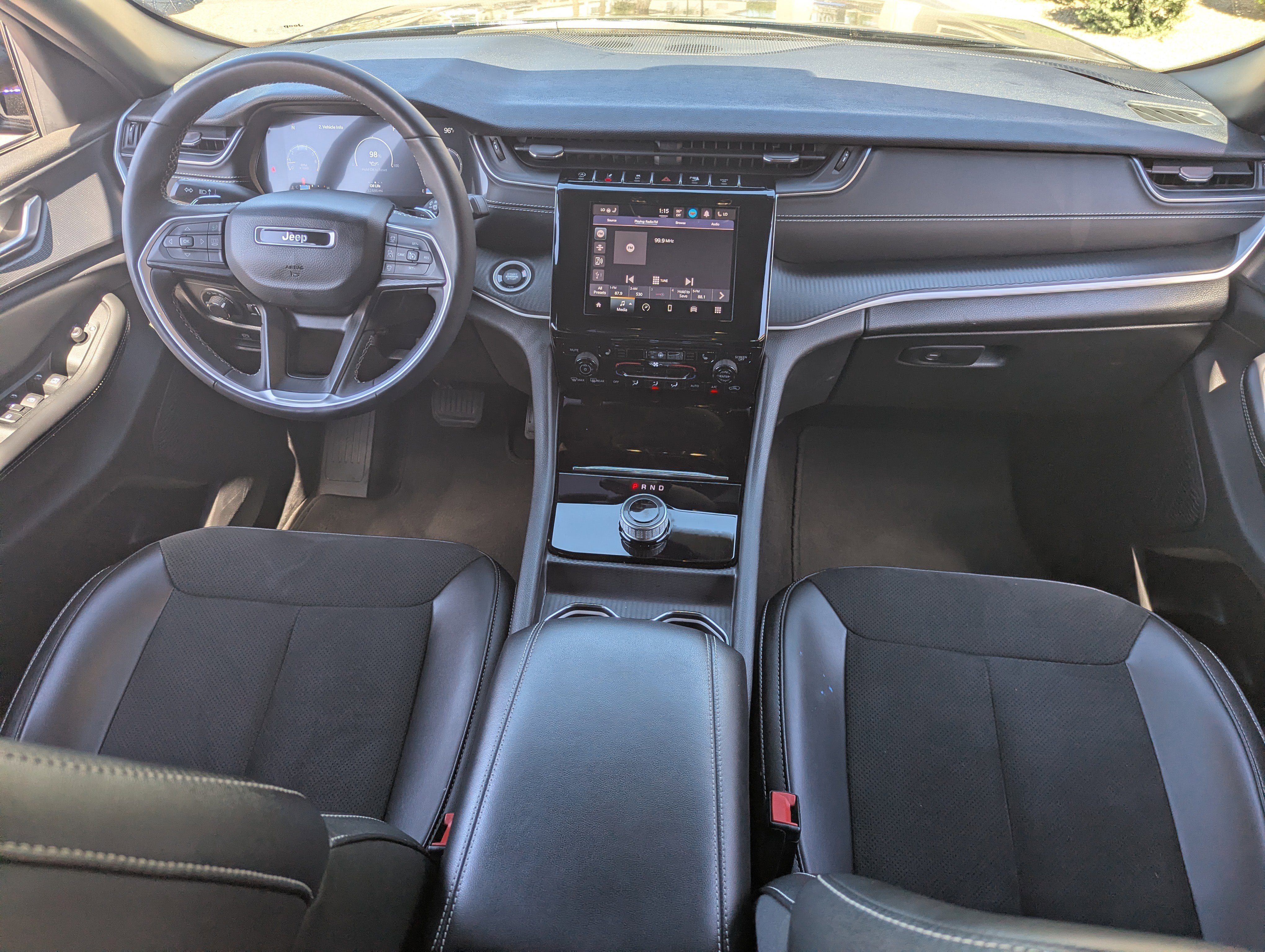 Used 2023 Jeep Grand Cherokee Altitude image 12