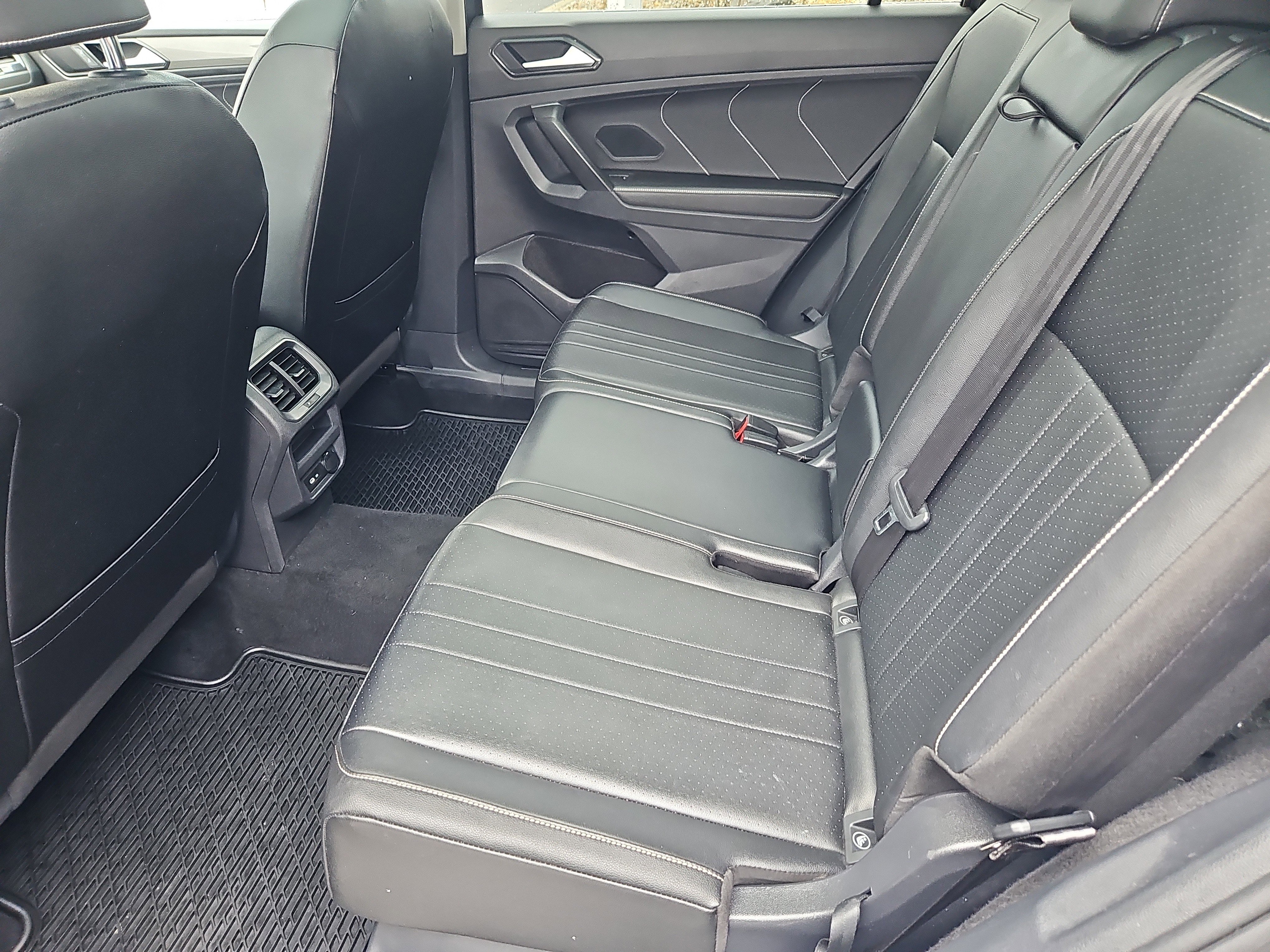 Certified 2022 Volkswagen Tiguan SE w/ Panoramic Sunroof Package image 30