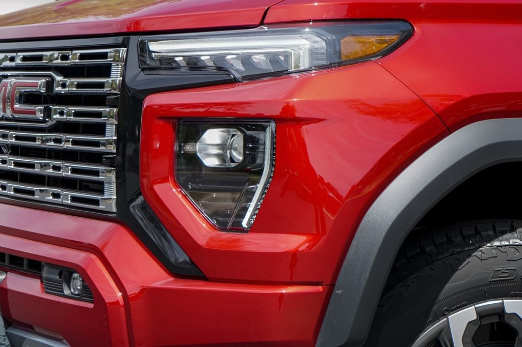 New 2026 GMC Canyon Denali image 3