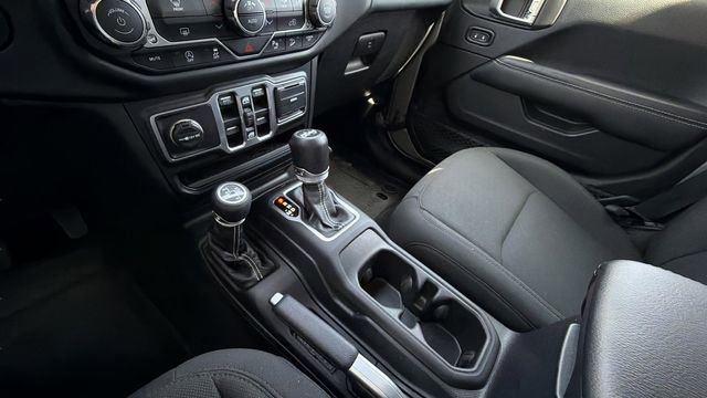 Used 2018 Jeep Wrangler Unlimited Sahara image 15