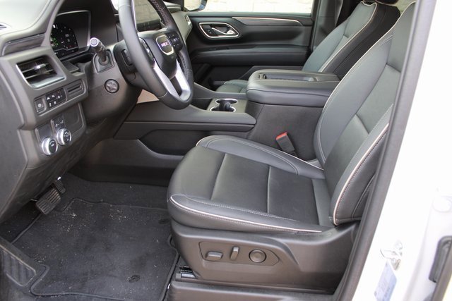 Used 2023 GMC Yukon SLT w/ SLT Premium Package image 17