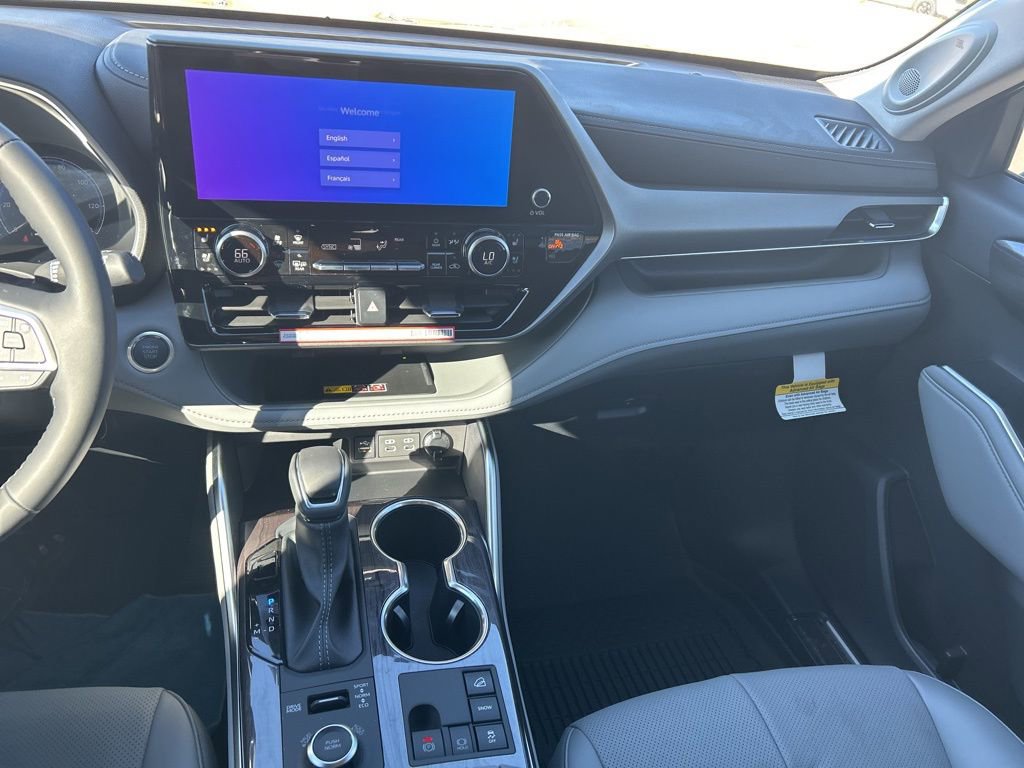 Used 2026 Toyota Highlander Limited image 51