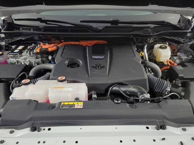 Used 2025 Toyota Sequoia Platinum AWD/4WD image 14
