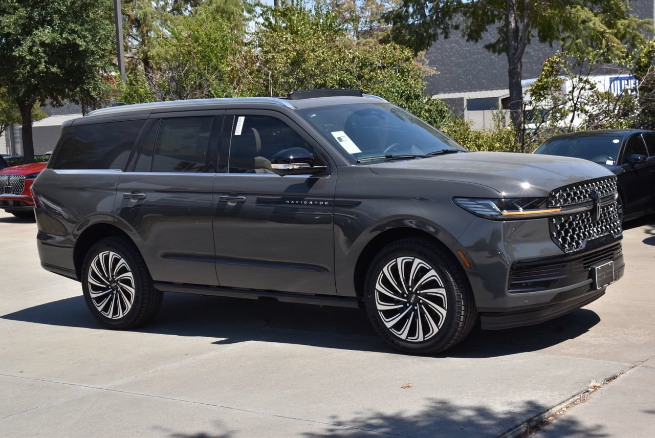 New 2027 Lincoln Navigator Black Label AWD/4WD image 4