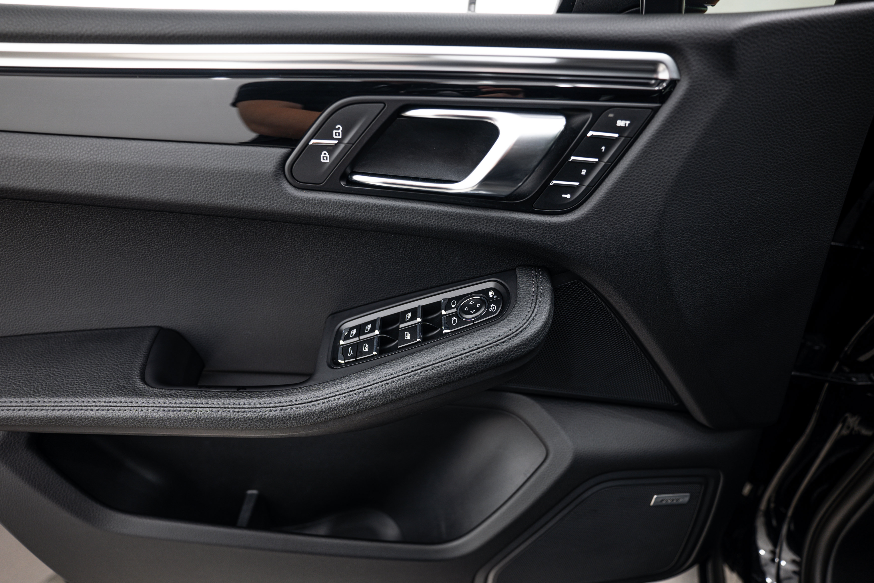 Certified 2021 Porsche Macan S AWD/4WD image 16
