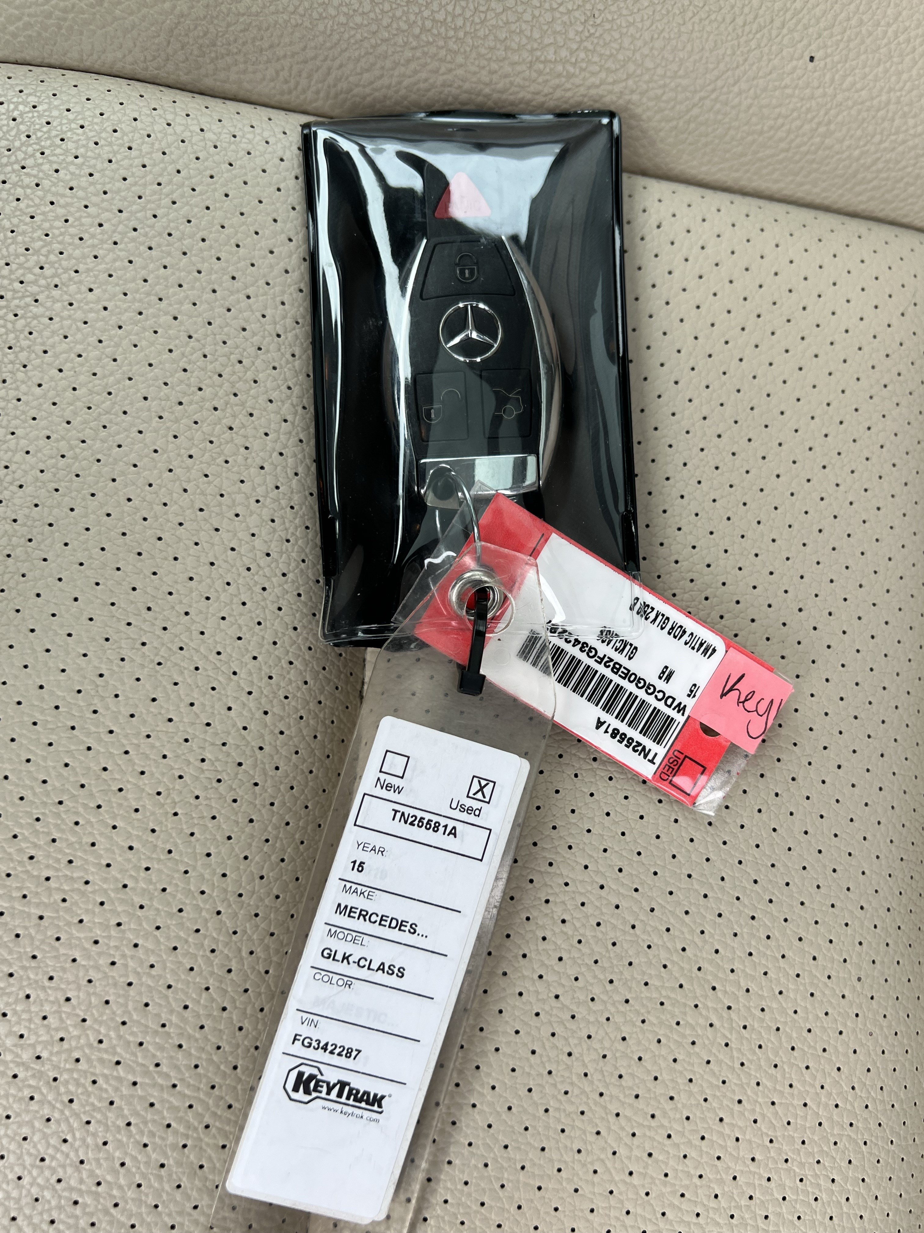 Used 2015 Mercedes-Benz GLK 250 BlueTEC 4MATIC image 38