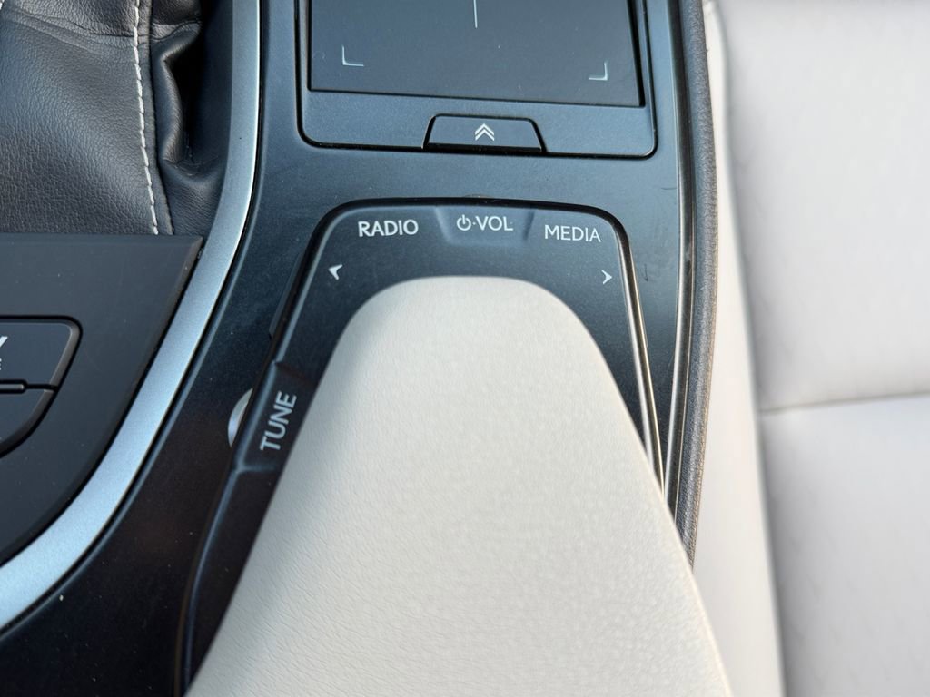Certified 2020 Lexus UX 250h w/ Accessory Package AWD/4WD image 29