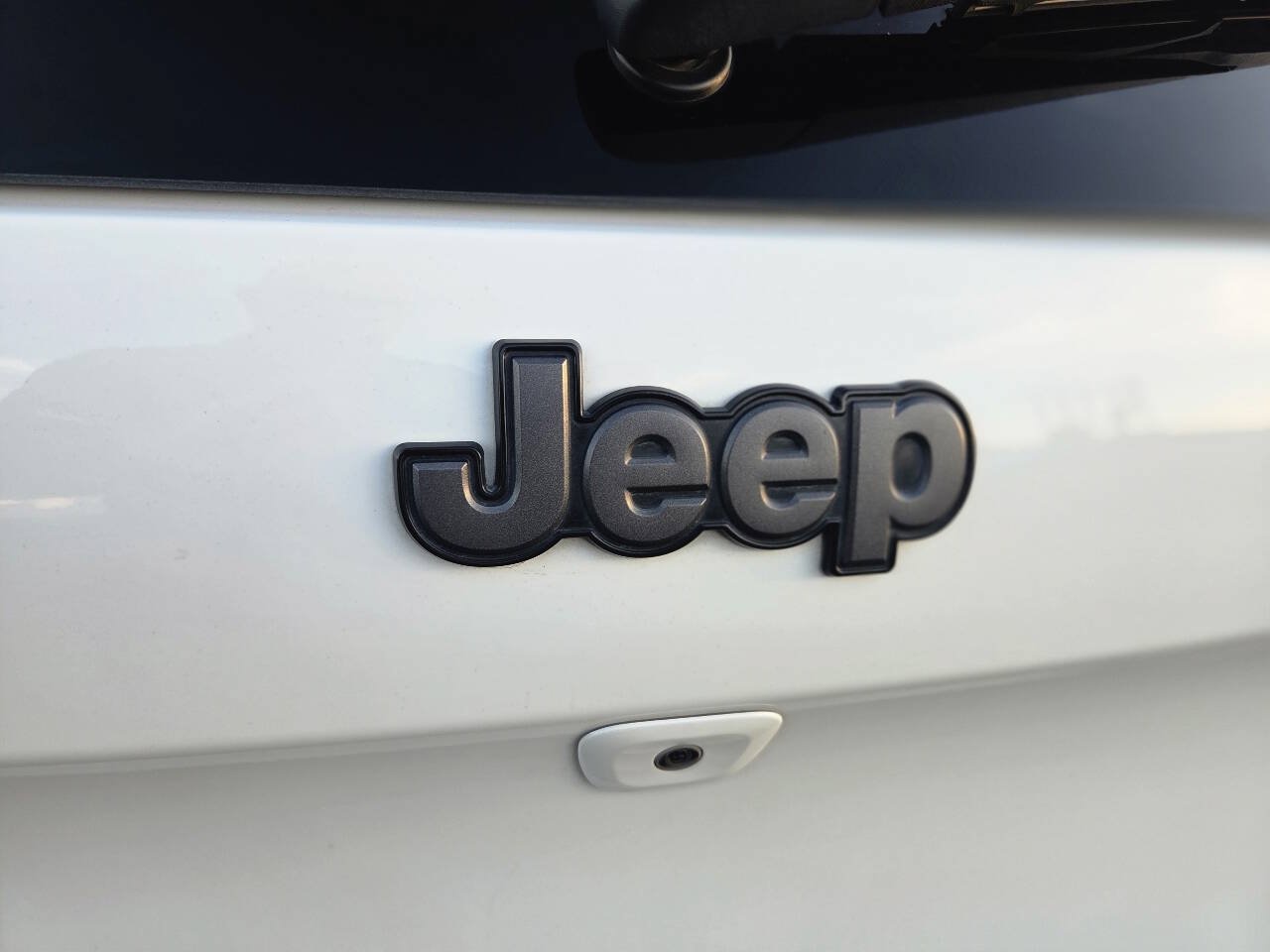 Used 2016 Jeep Cherokee Trailhawk w/ Comfort/Convenience Group AWD/4WD image 6