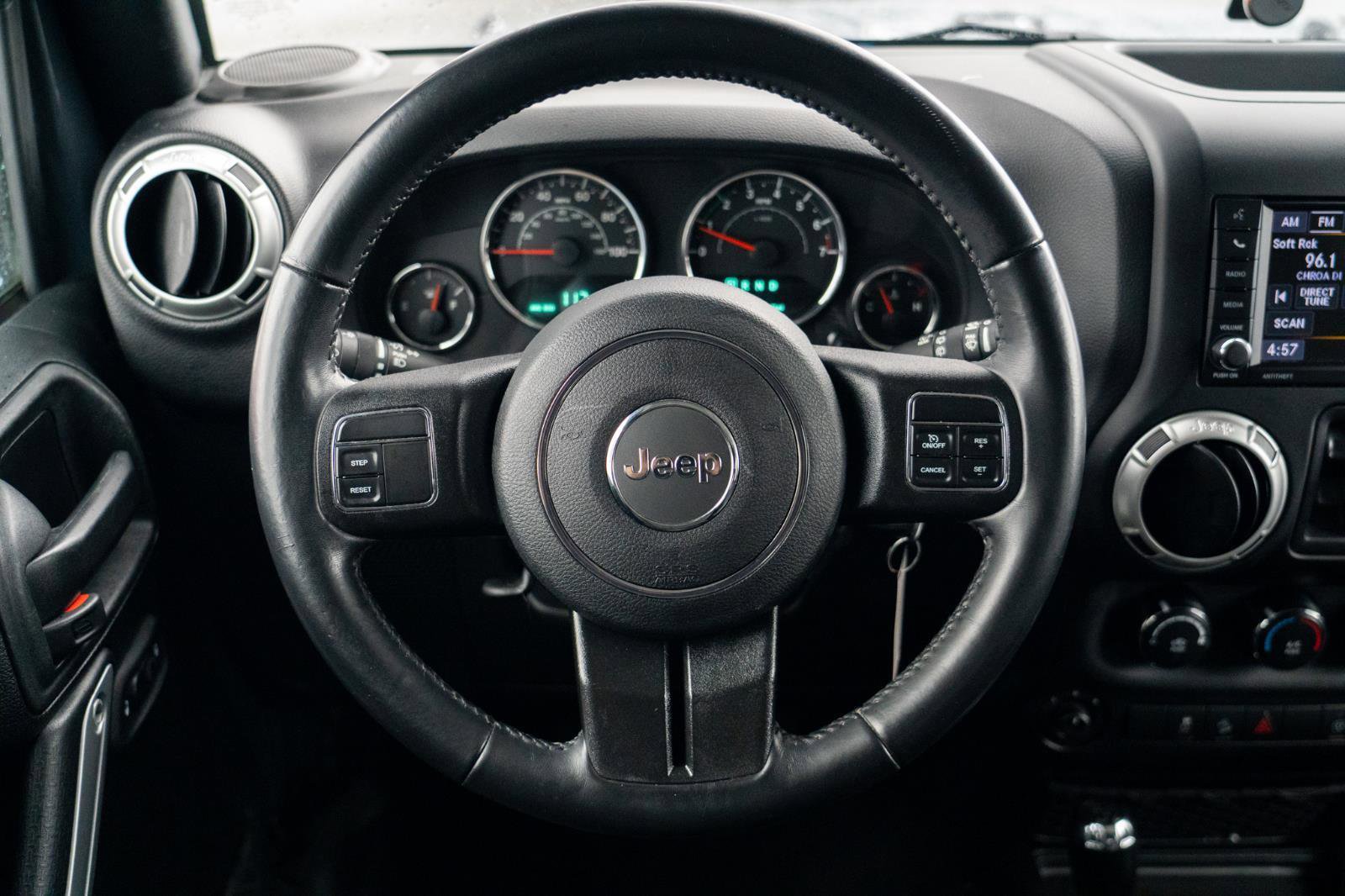 Used 2018 Jeep Wrangler Unlimited Sahara AWD/4WD image 19