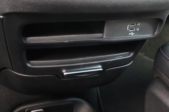 Used 2026 Chrysler Pacifica Select image 32