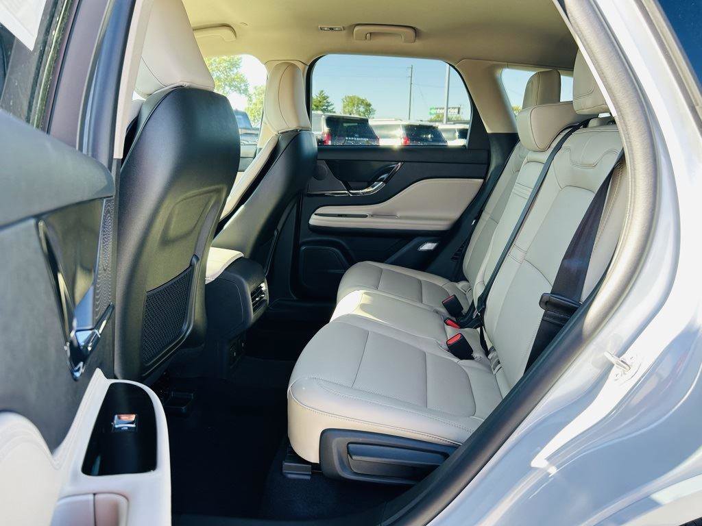 New 2026 Lincoln Corsair Premiere image 32