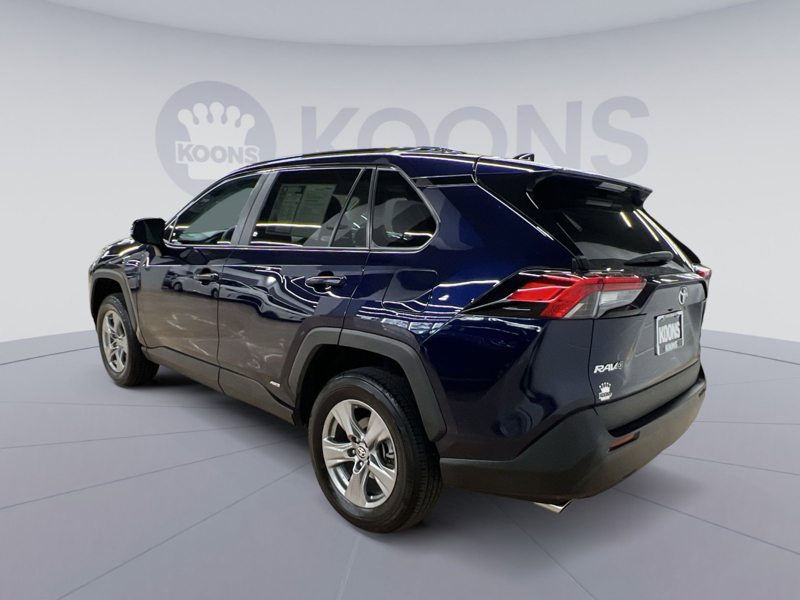 Used 2024 Toyota RAV4 XLE w/ Convenience Package image 4