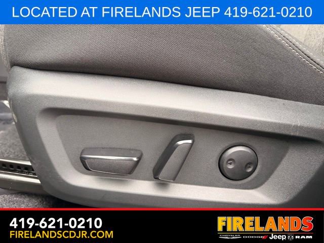 Used 2025 Nissan Rogue SV FWD image 18