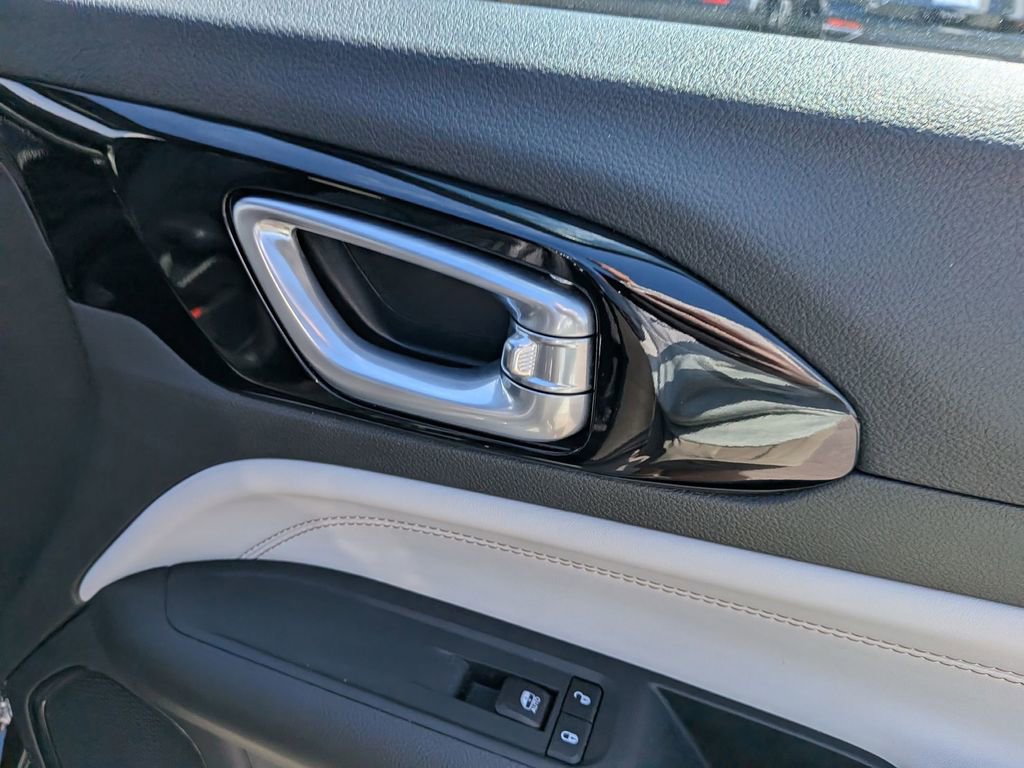 Used 2025 Jeep Compass Limited image 29