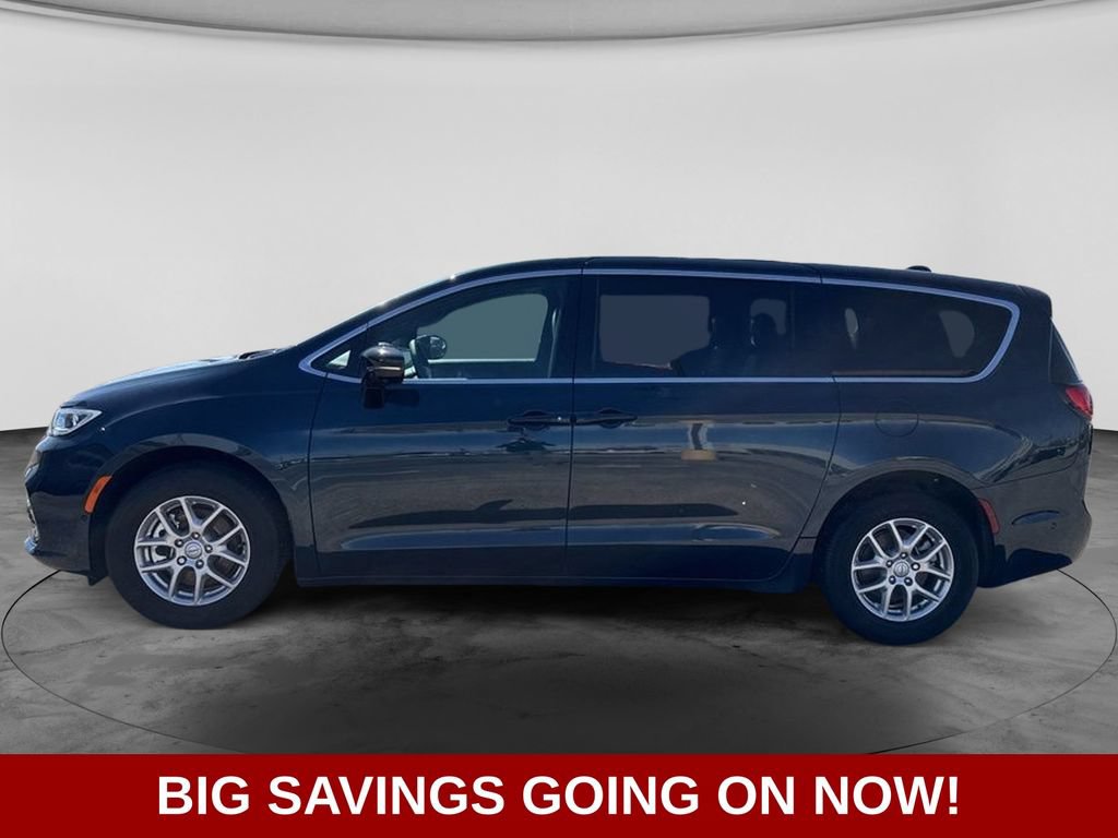 New 2025 Chrysler Pacifica Select FWD image 8