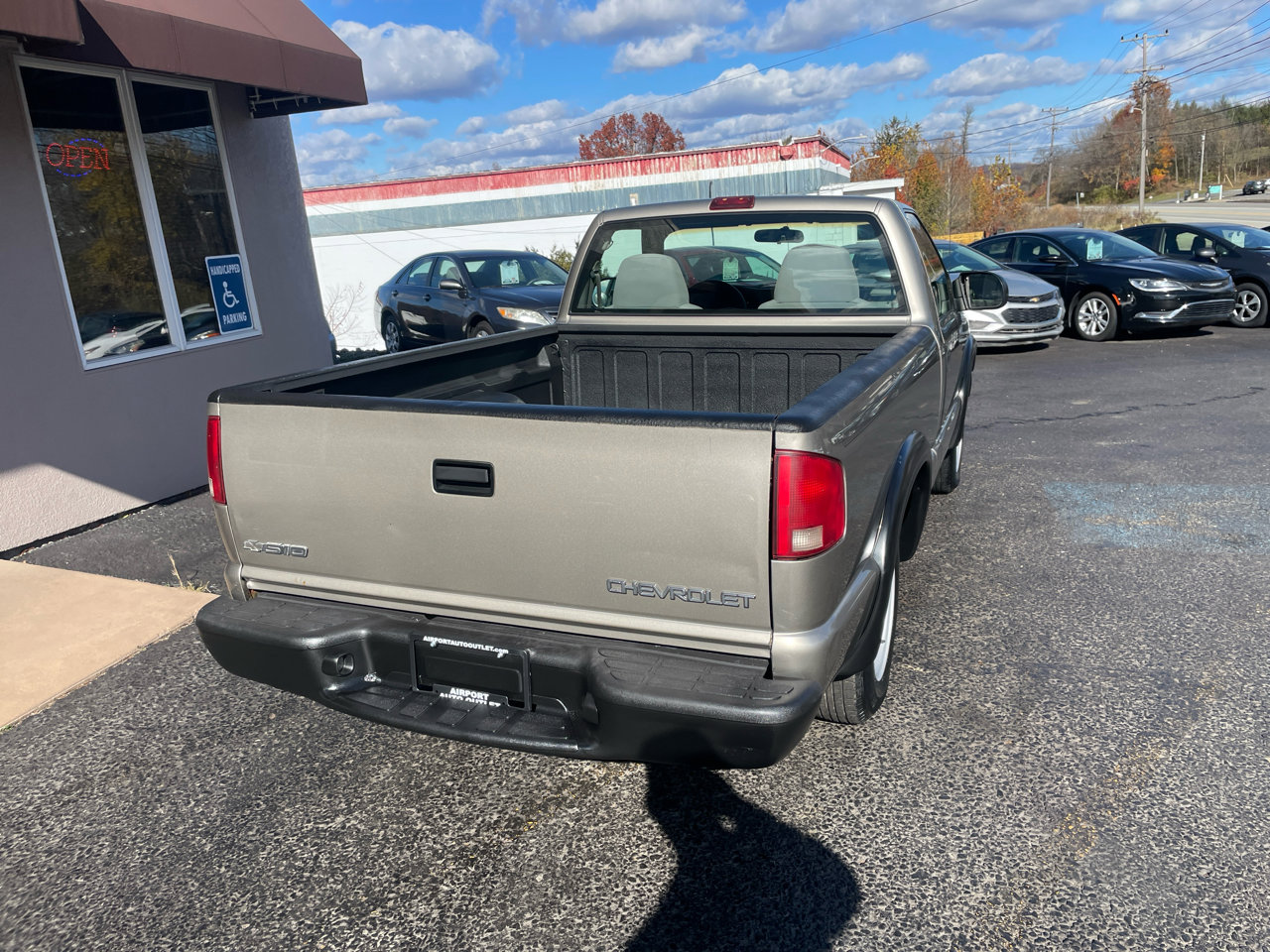 Used 2003 Chevrolet S10 Pickup 2WD Regular Cab image 6