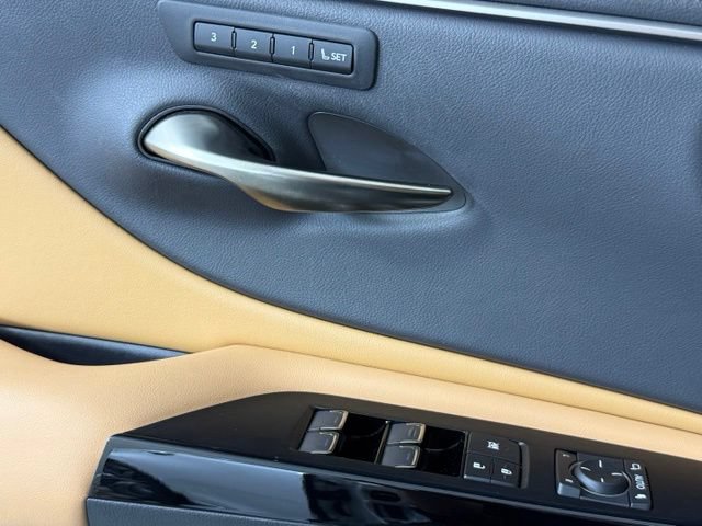 Certified 2024 Lexus ES 300h w/ Premium Package FWD image 16
