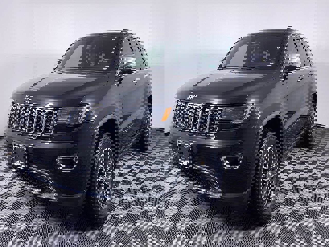 Used 2017 Jeep Grand Cherokee Limited w/ Luxury Group II image 18