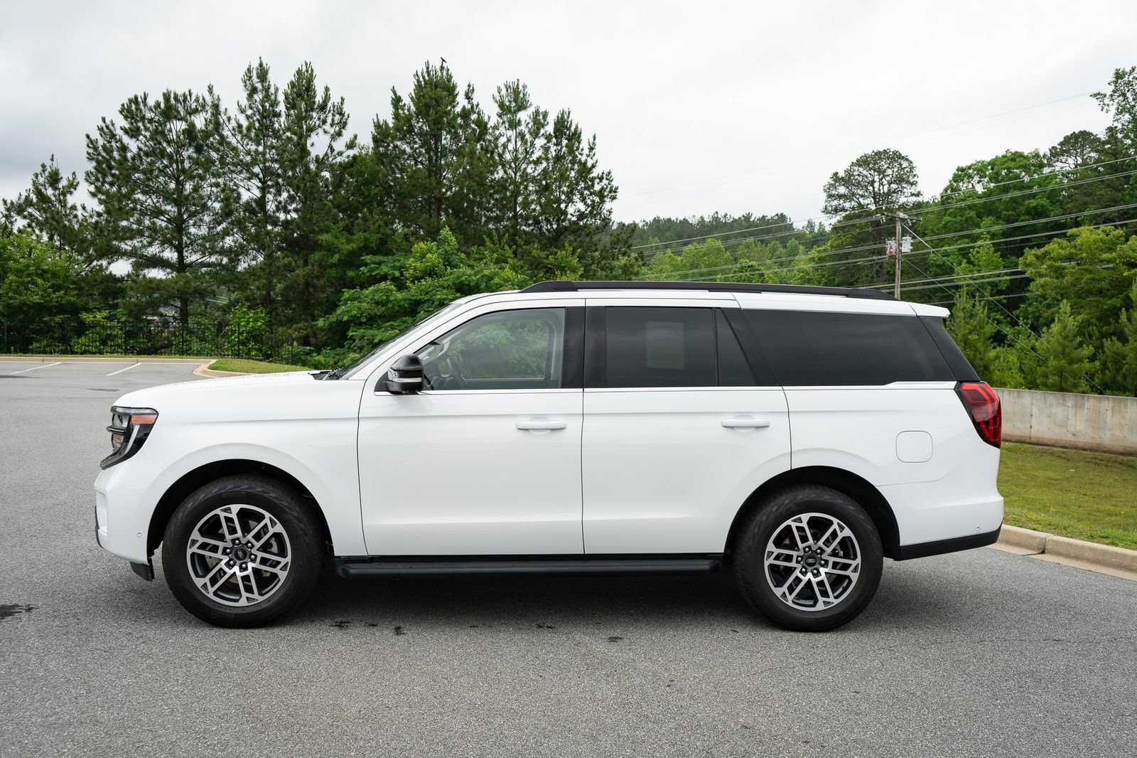 Used 2025 Ford Expedition Active AWD/4WD image 5