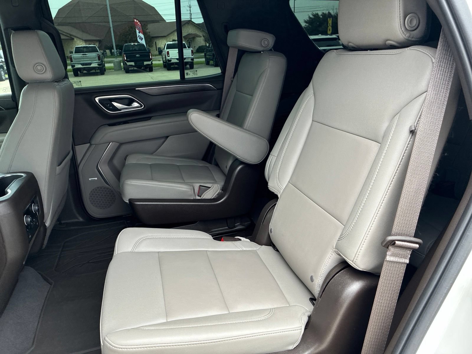 Used 2023 Chevrolet Tahoe Z71 w/ Luxury Package AWD/4WD image 22