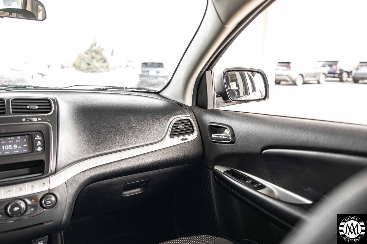 Used 2015 Dodge Journey SXT w/ Flexible Seating Group image 22