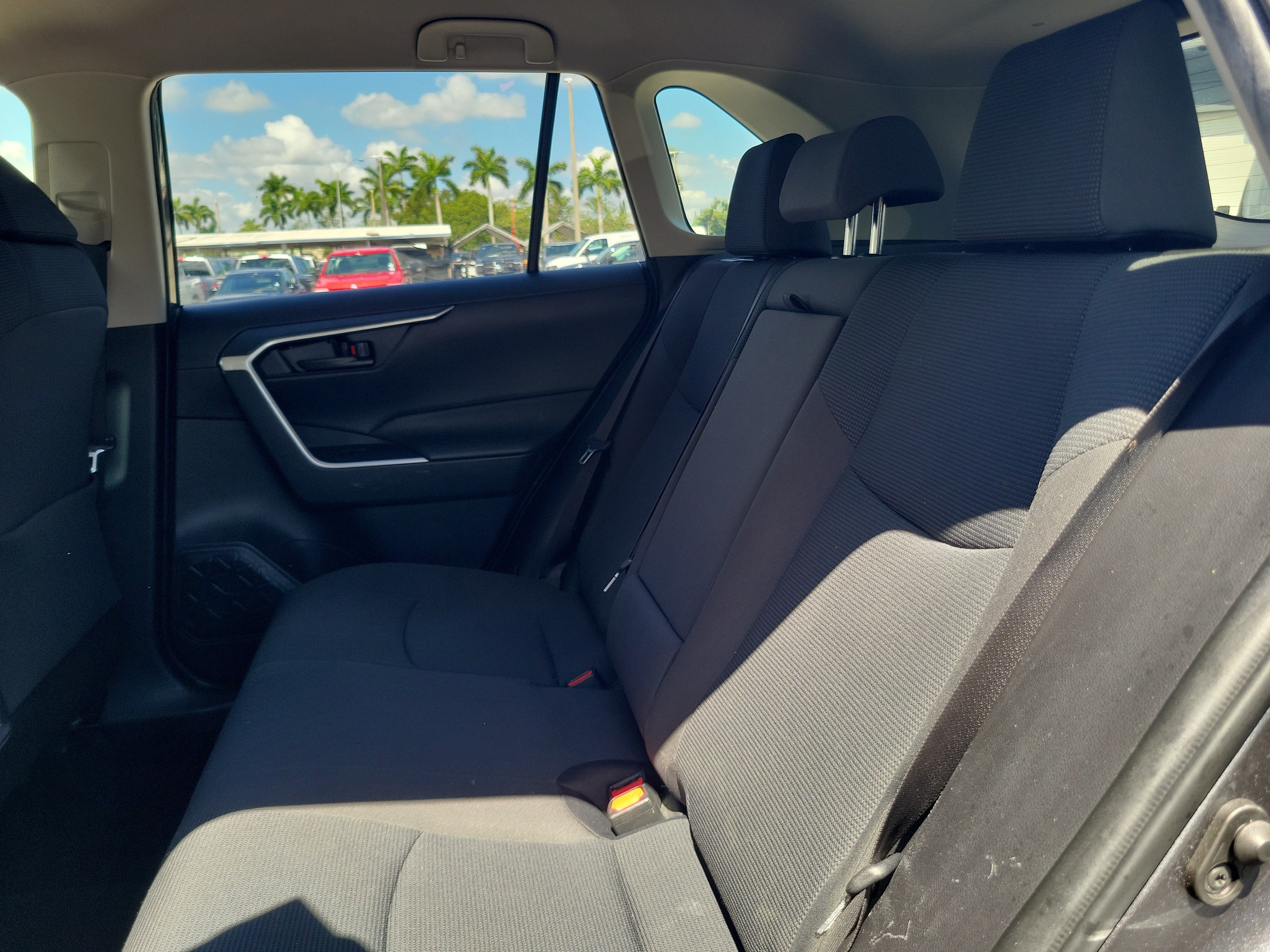 Used 2019 Toyota RAV4 LE FWD image 14