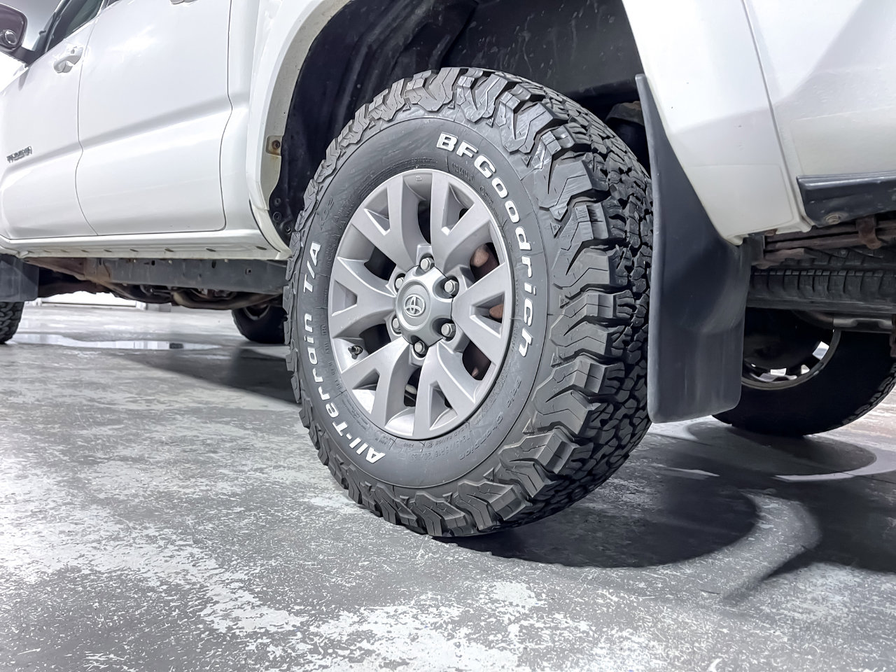 Used 2017 Toyota Tacoma TRD Off-Road image 9