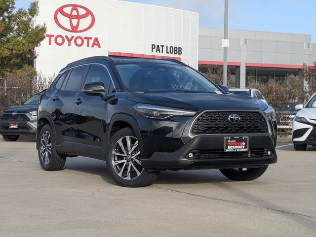 Used 2023 Toyota Corolla Cross XLE w/ Convenience Package image 2