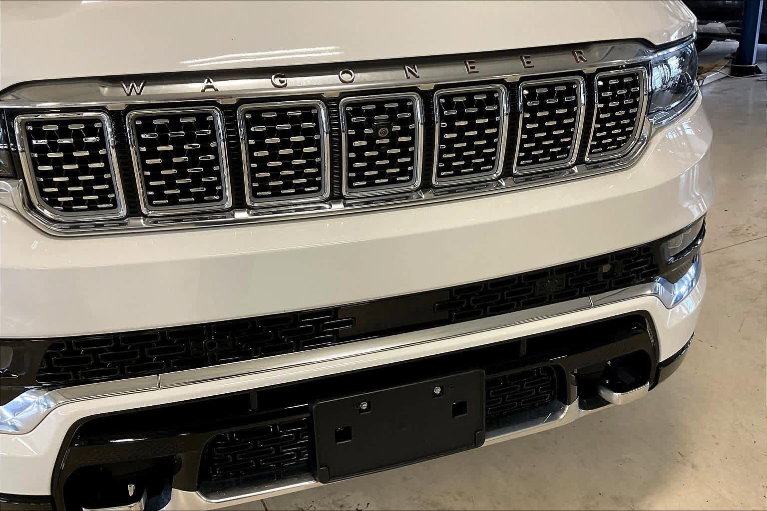 Used 2024 Jeep Grand Wagoneer Series III w/ Rear Seat Video Group 1 AWD/4WD image 30