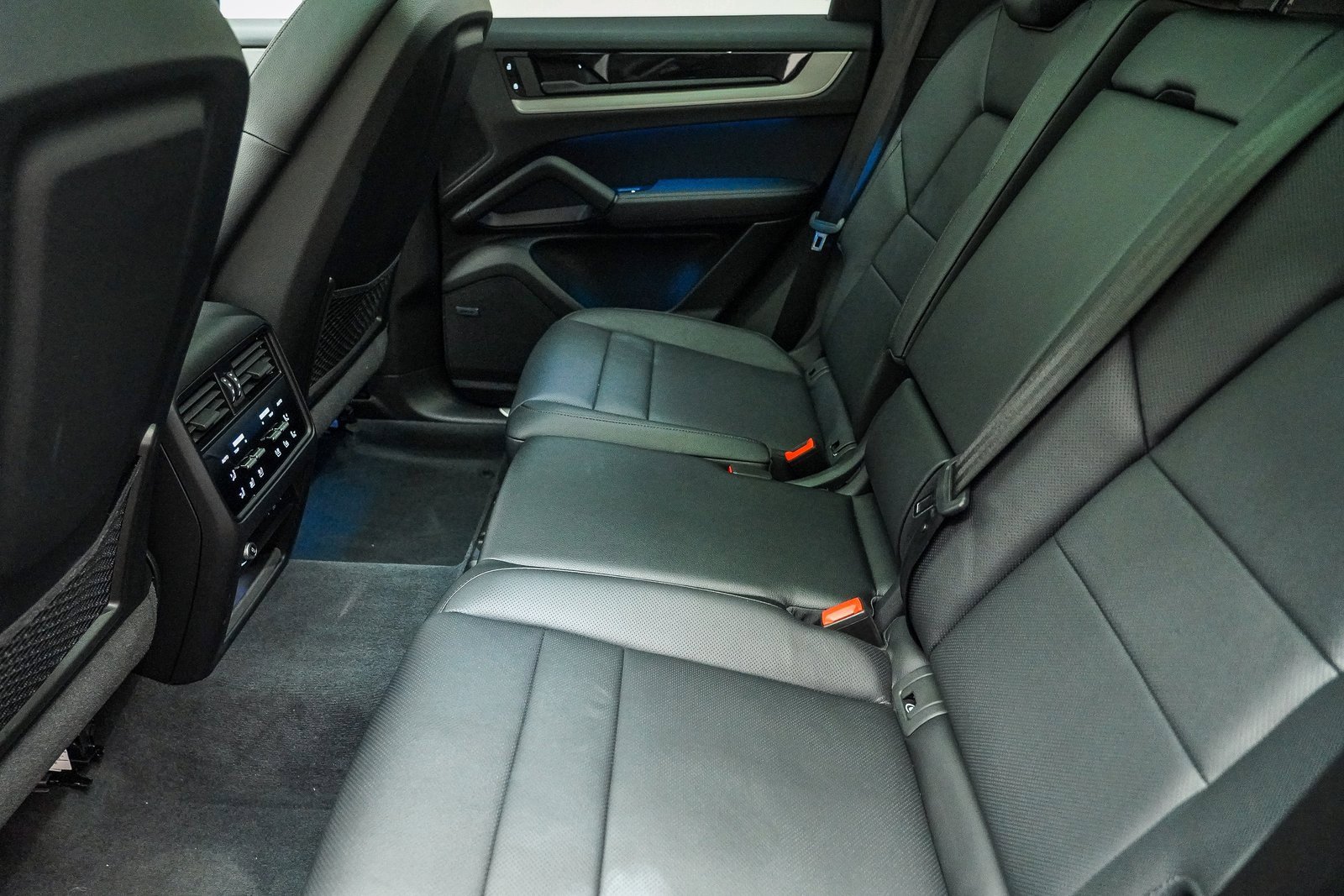 Used 2025 Porsche Cayenne image 24