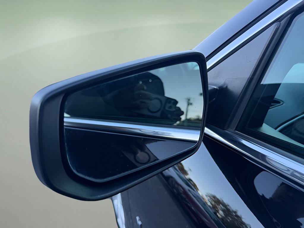 Used 2025 Chevrolet Malibu LT FWD image 24