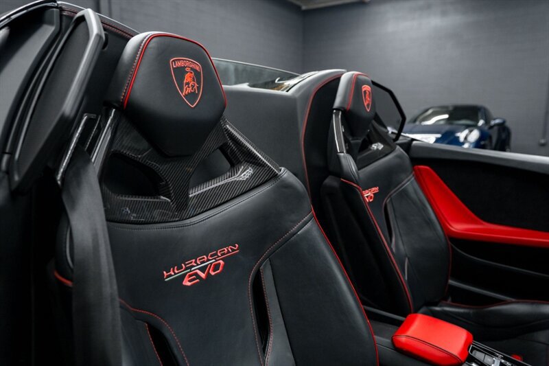 Used 2021 Lamborghini Huracan EVO RWD image 34