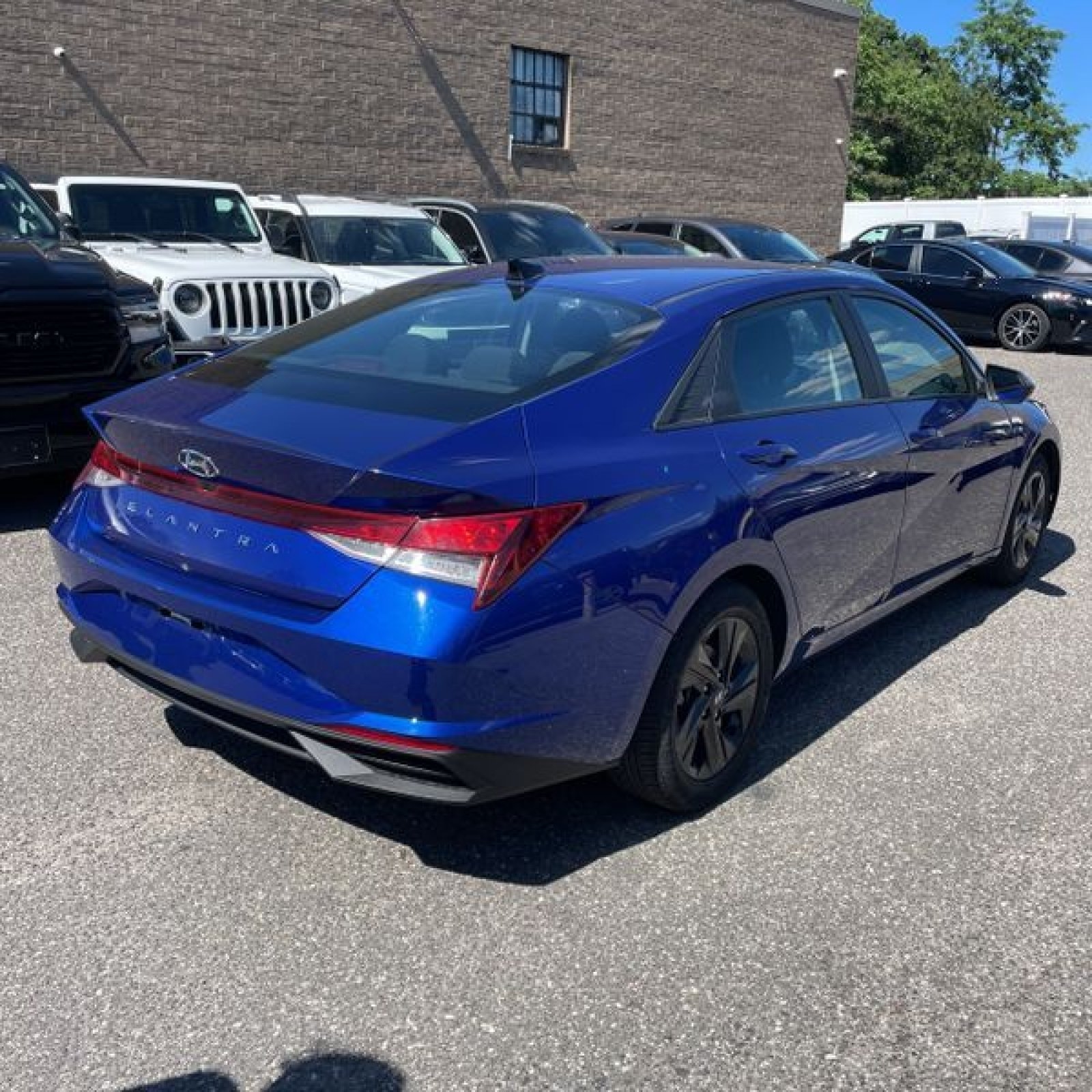 Used 2022 Hyundai Elantra SEL FWD image 4