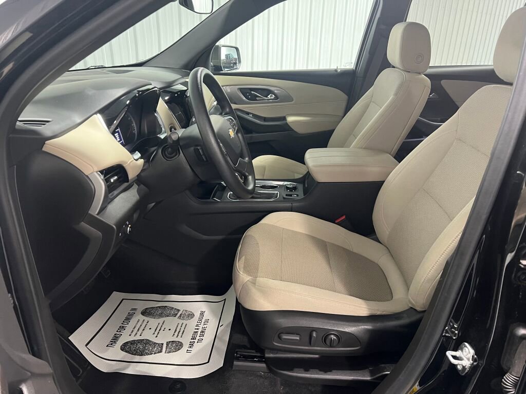 Used 2022 Chevrolet Traverse LS image 5