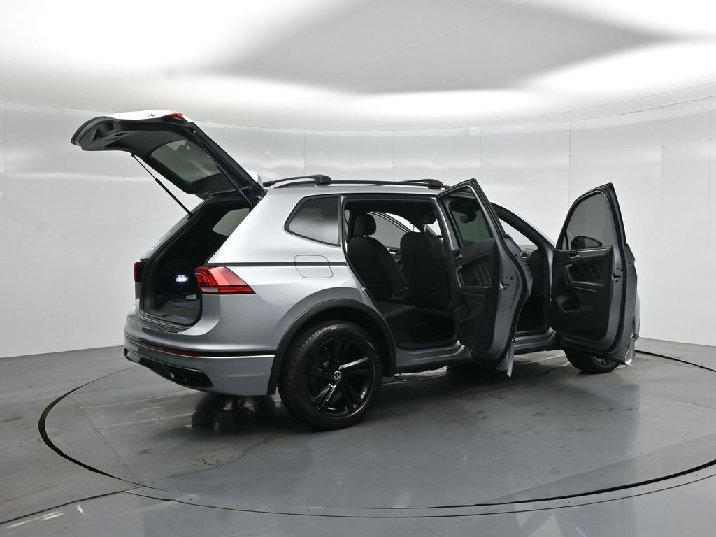 Used 2023 Volkswagen Tiguan SE R-Line image 5